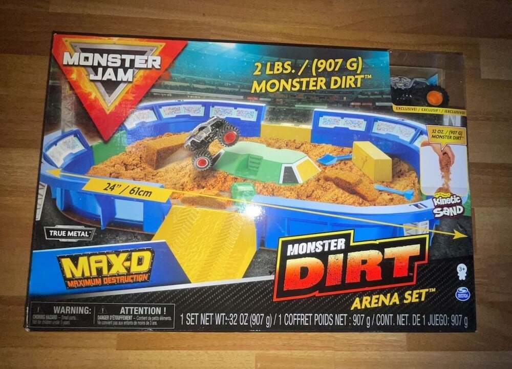 Monster Jam Monster Dirt Arena 24-Inch Playset with Exclusive 1:64 Scale Max-D D